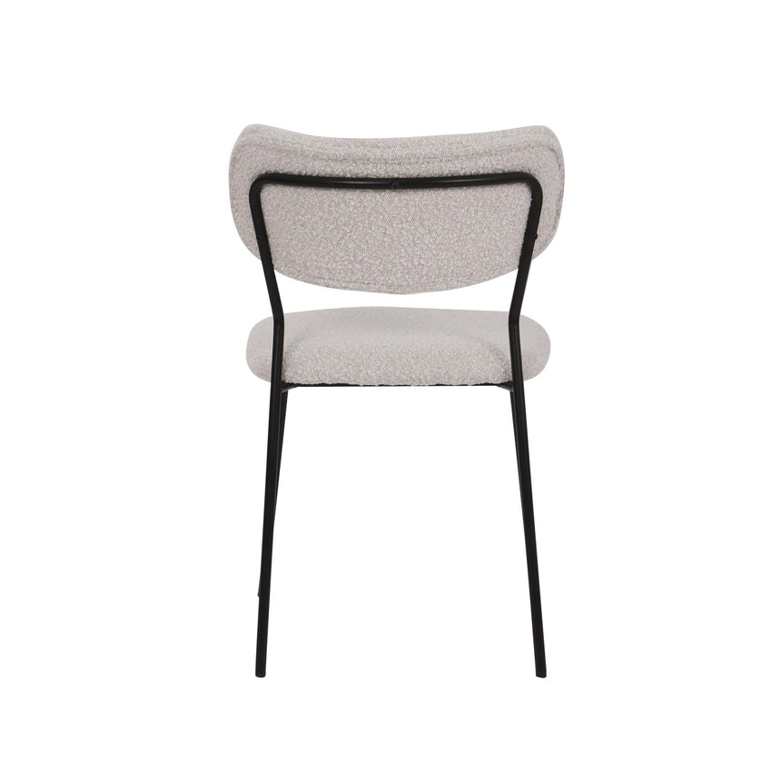 Leah étkezőszék – Off White kárpitozás, fekete lábakkal