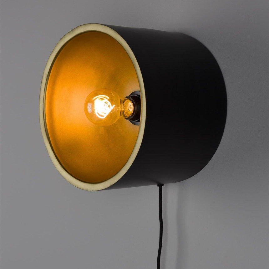 Sunny metal wall lamp