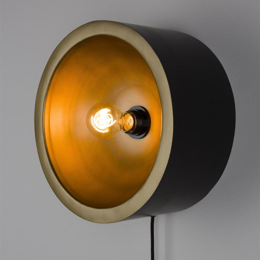 Sunny metal wall lamp