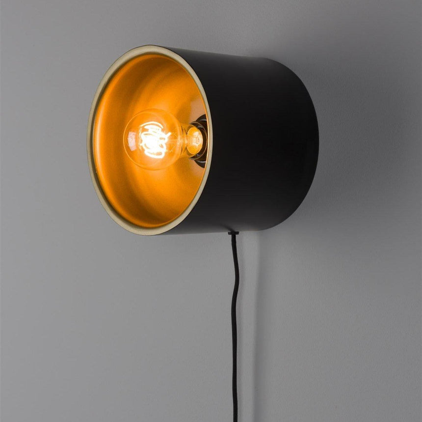 Sunny metal wall lamp