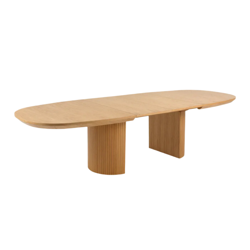 Nido extendable wooden dining table with natural legs