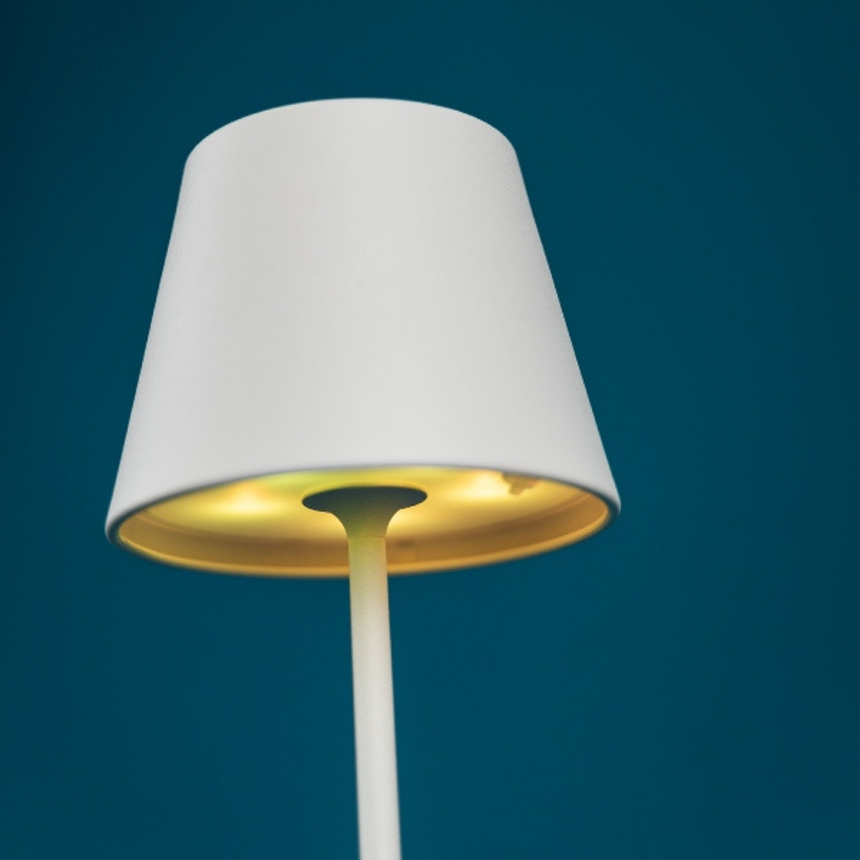 Lys fém asztali lámpa