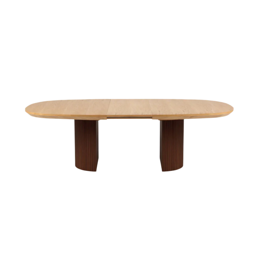 Nido extendable wooden dining table with dark brown legs