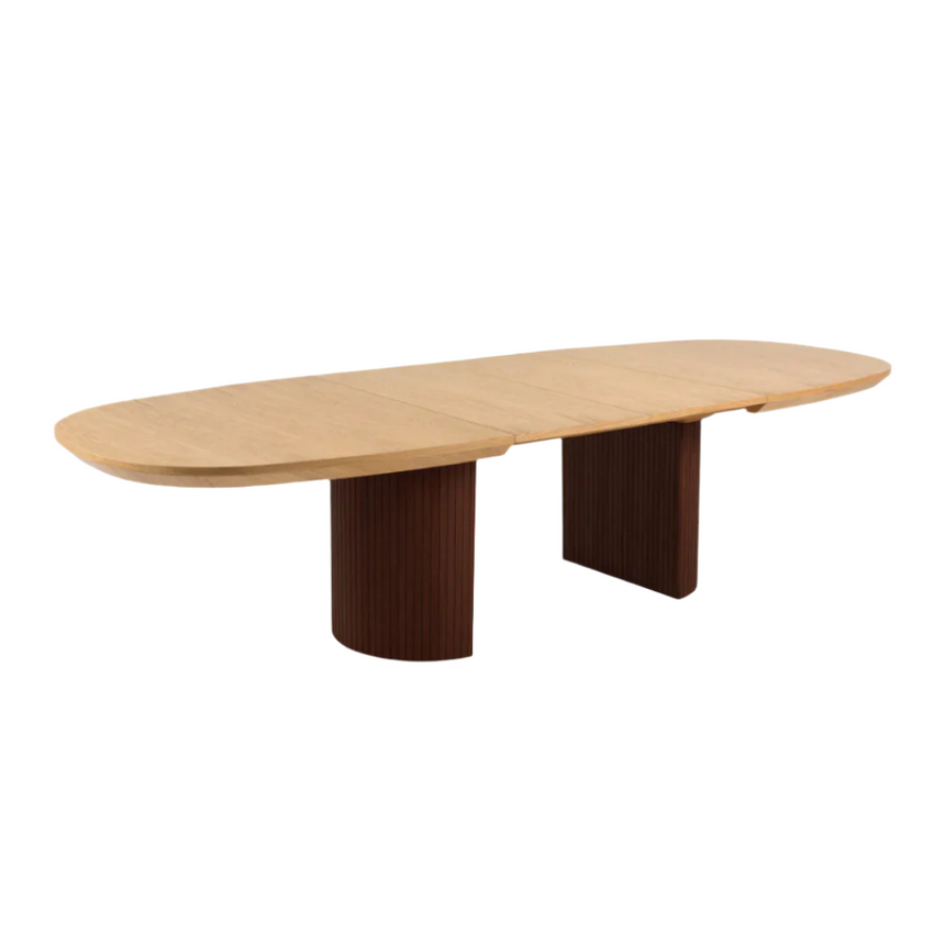 Nido extendable wooden dining table with dark brown legs