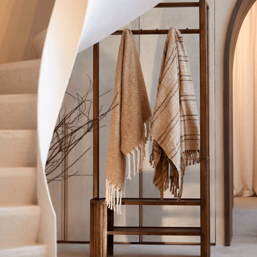 Gaios wooden hanger
