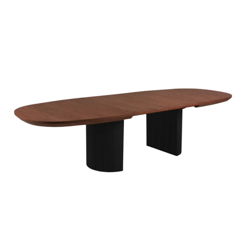 Nido extendable wooden dining table with black legs