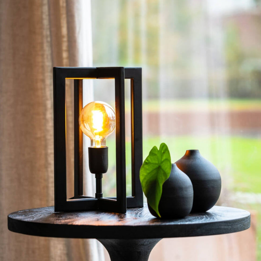 Mace metal table lamp