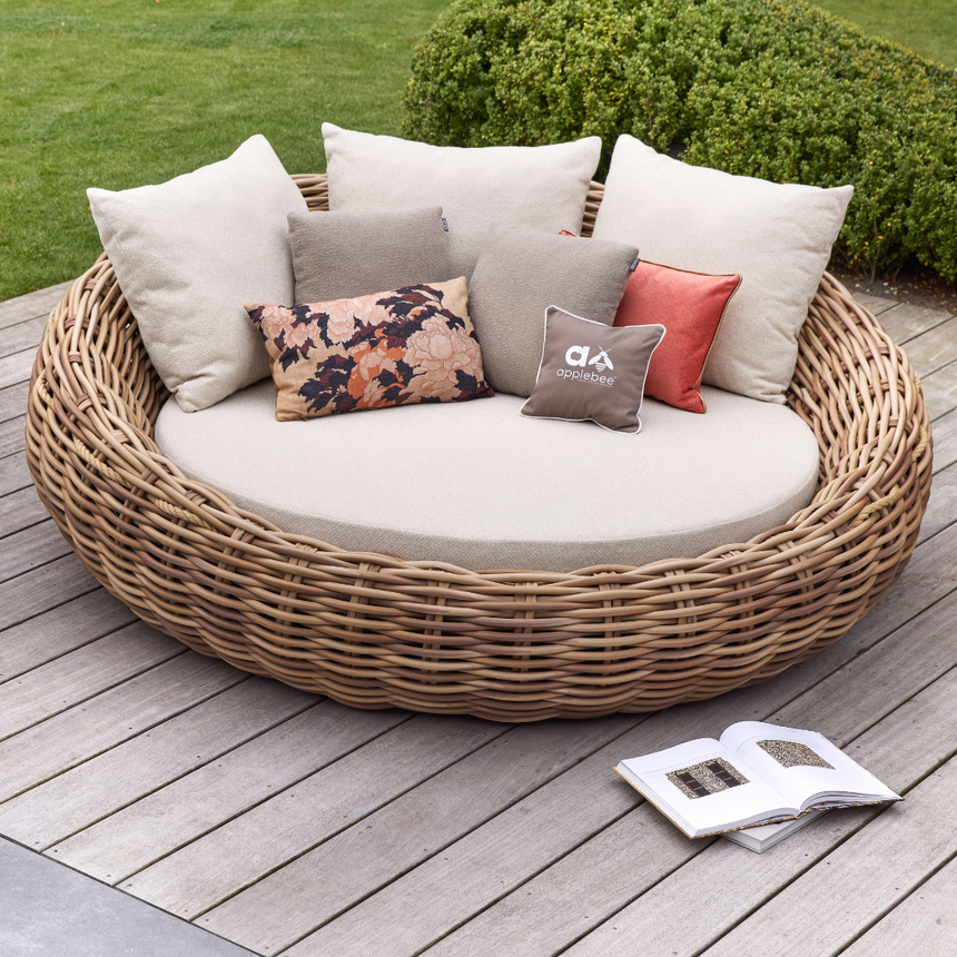 Cocoon bouclé sun lounger