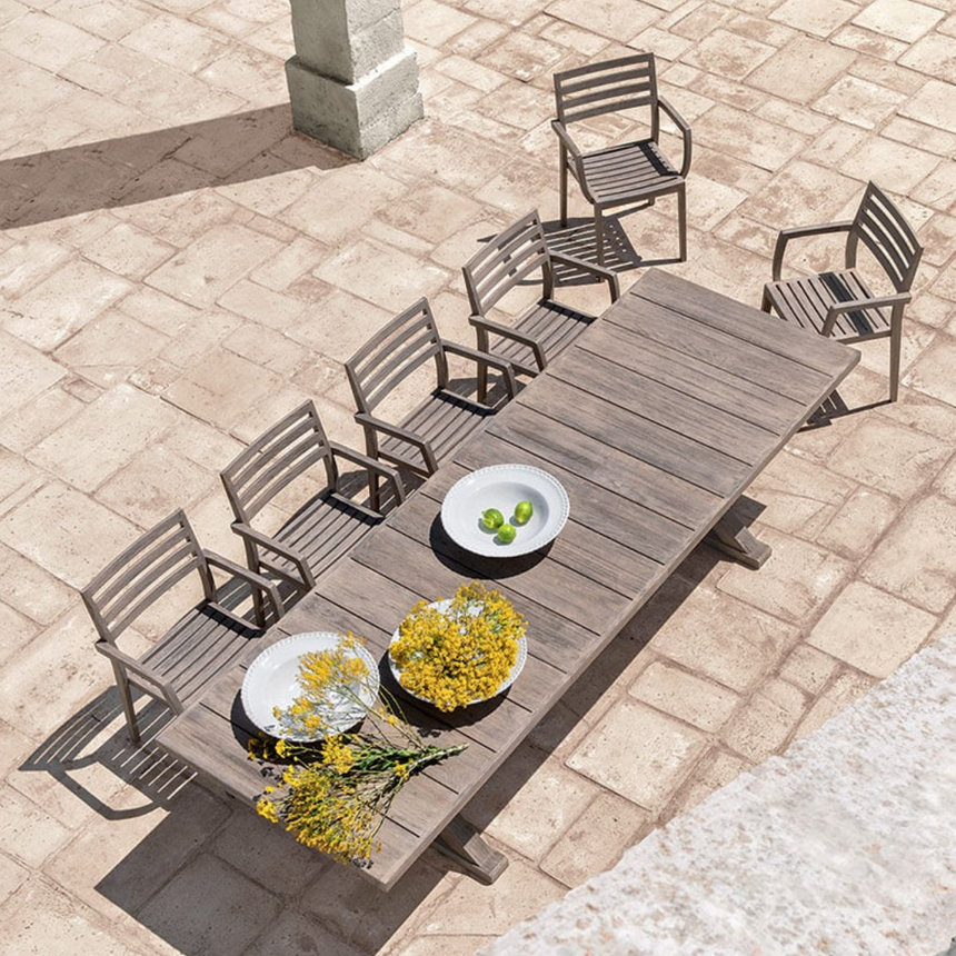 Kilt garden coffee table