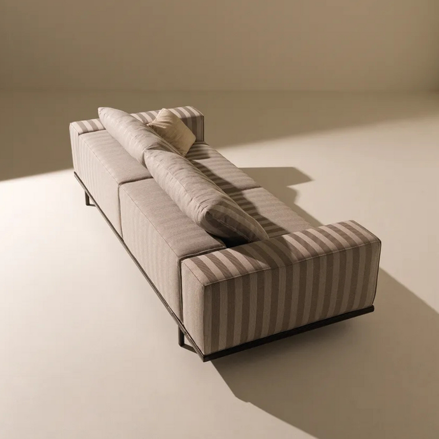 Kilt garden coffee table