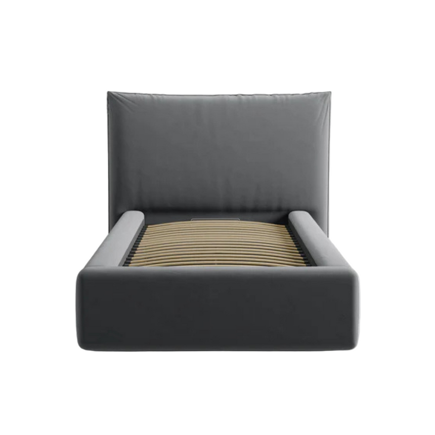 Kaelle bársony ágy