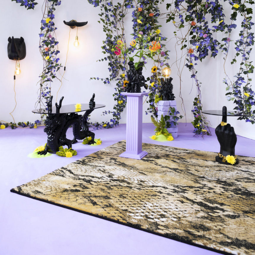 Keep Your Enemies Closer szövet szőnyeg