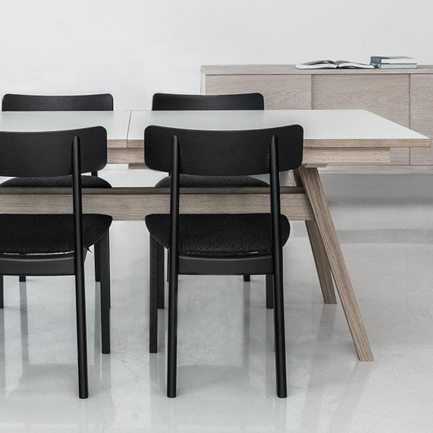 Skovby 11 bővíthető étkezőasztal