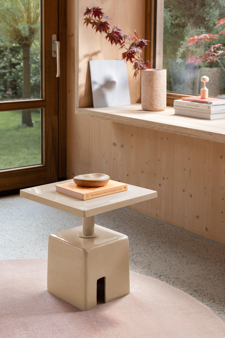 Chubby metal storage table