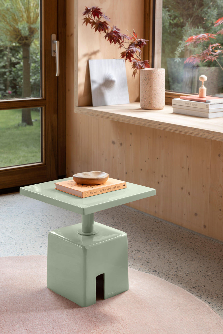 Chubby metal storage table