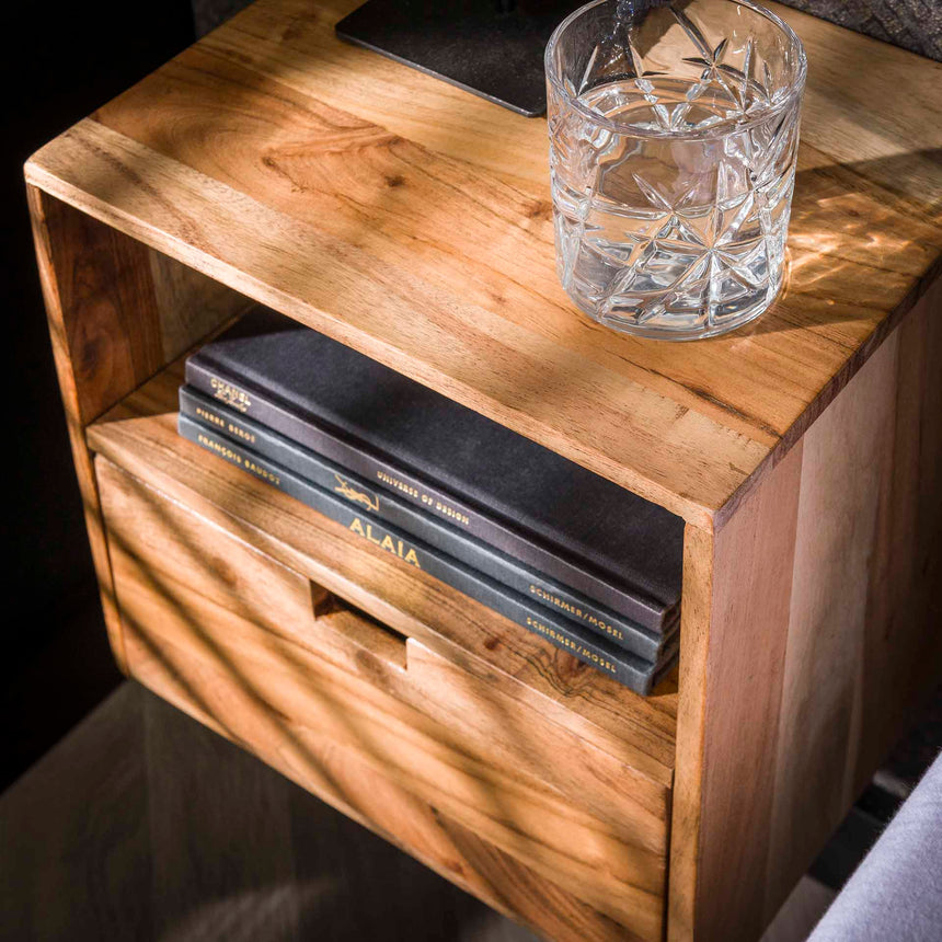 Zistra 221 fa fali éjjeliszekrény szettben