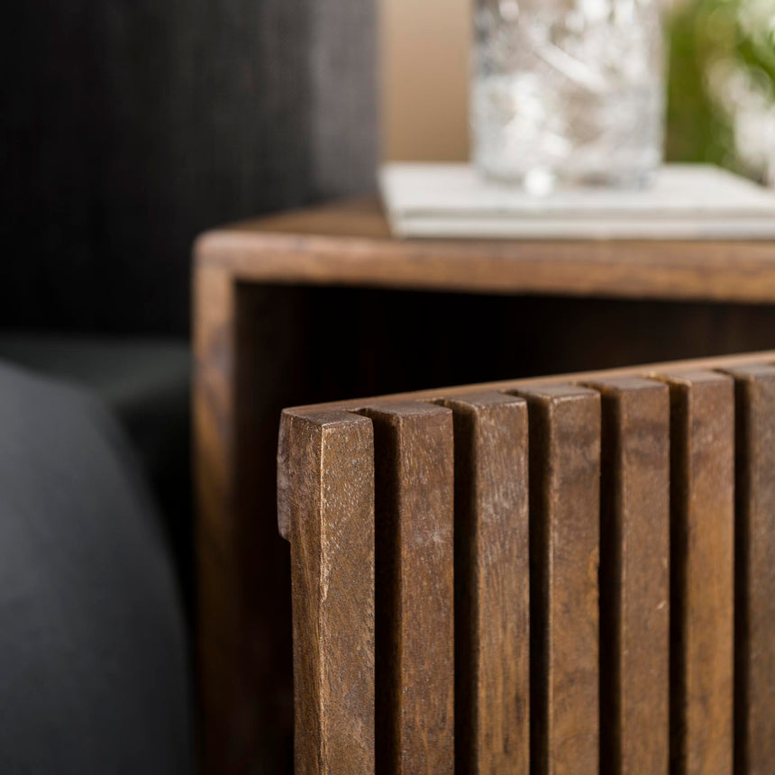 Zistra 228 fa éjjeliszekrény szettben