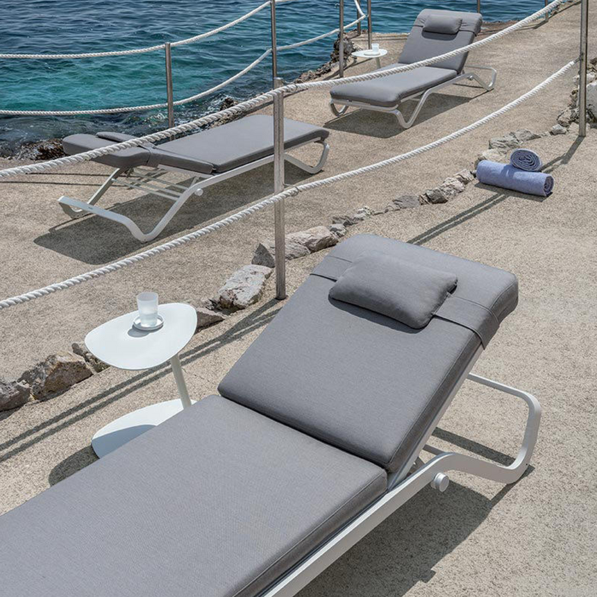 Kilt garden coffee table