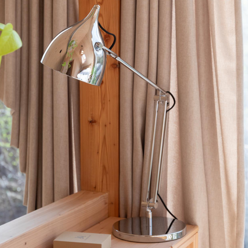 Reader metal table lamp