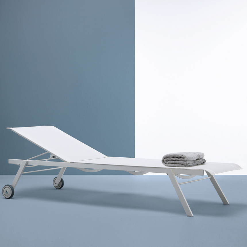 Kilt garden coffee table