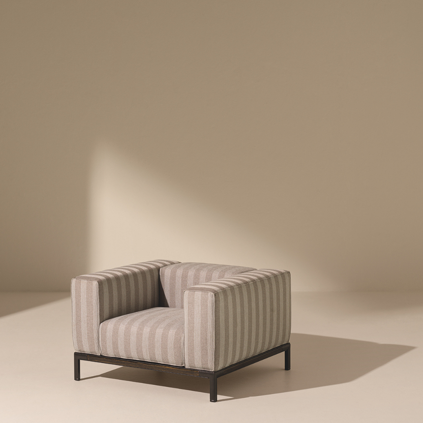 Kilt garden coffee table