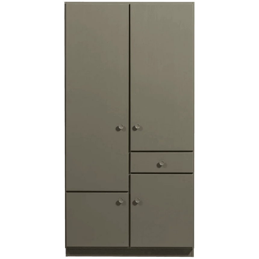 Alfie fa kabinet 107