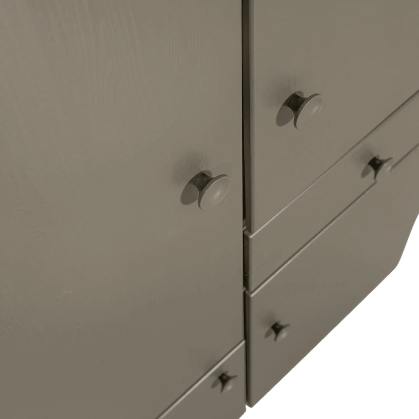 Alfie fa kabinet 107