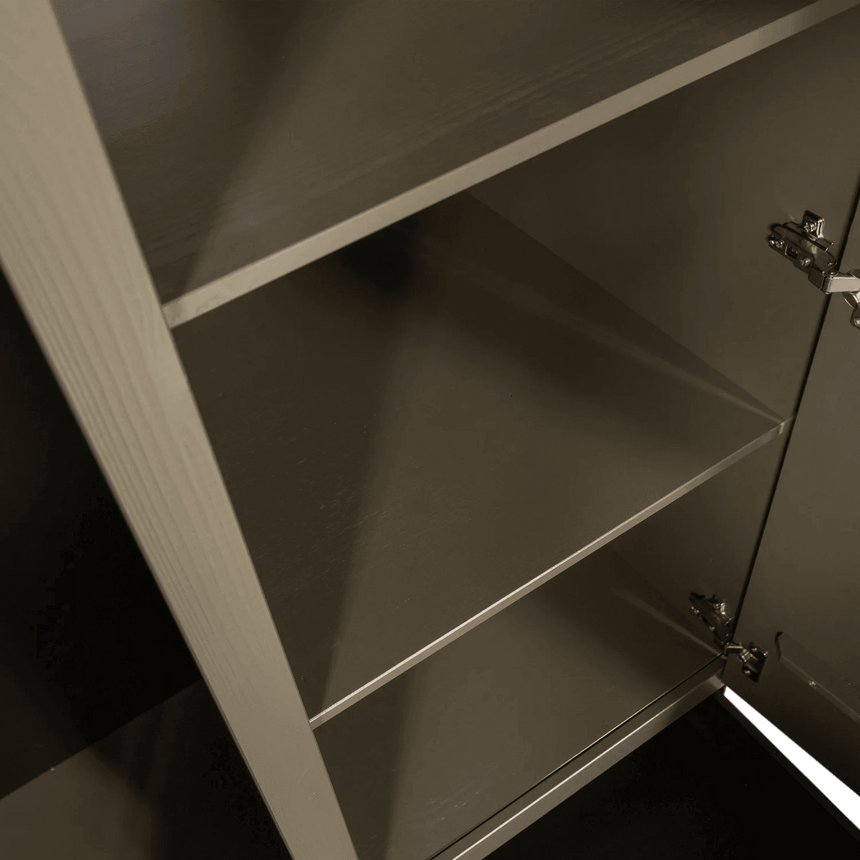 Alfie fa kabinet 107