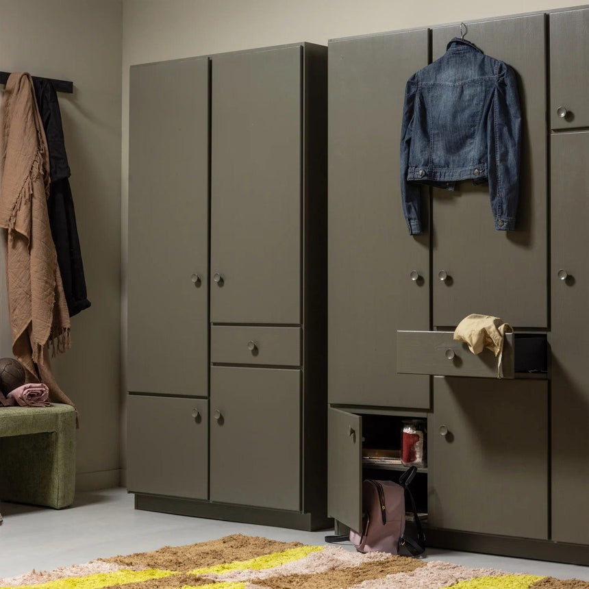 Alfie fa kabinet 107