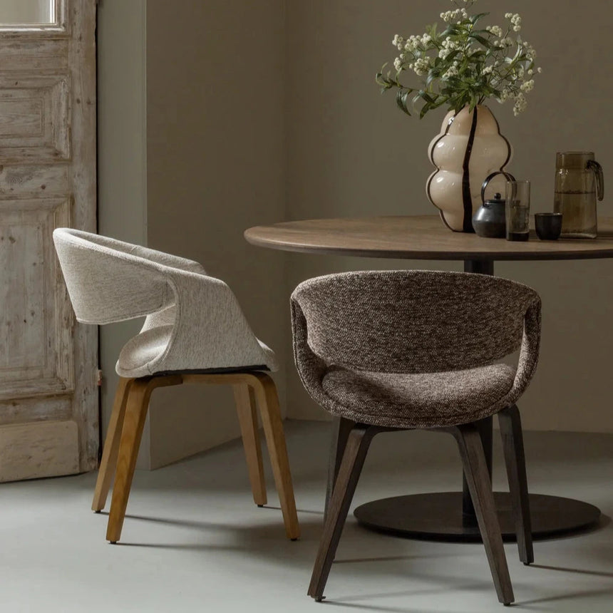 Yossi szövet szék sötétbarna fa lábbal