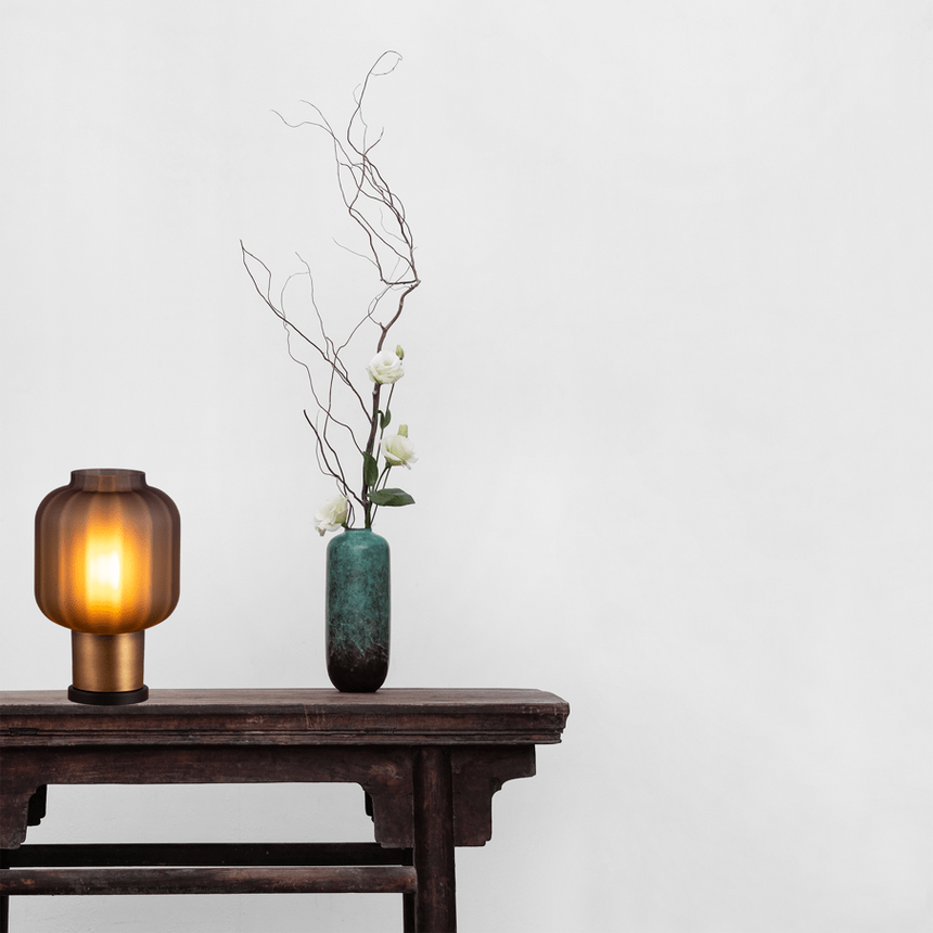 Lett Rib matt üveg asztali lámpa réz foglalattal