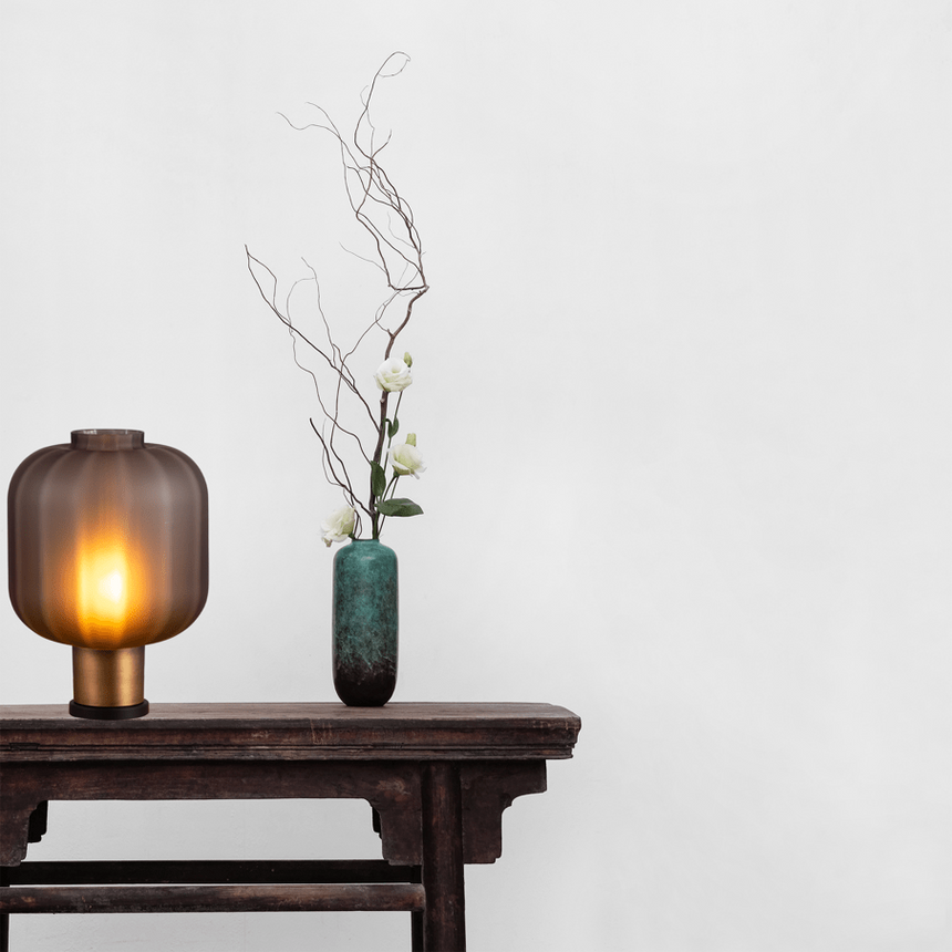 Lett Rib matt üveg asztali lámpa réz foglalattal