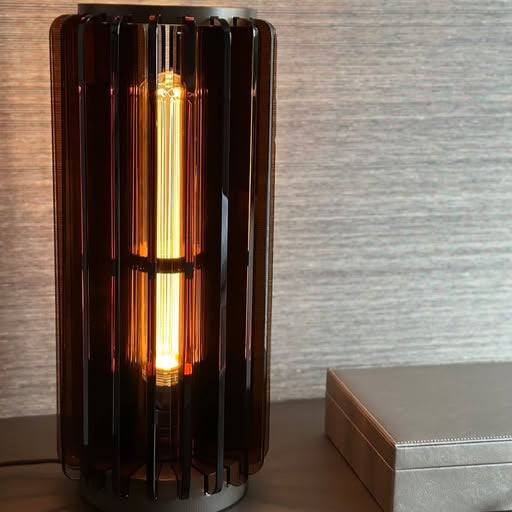 Lamina L fa asztali lámpa