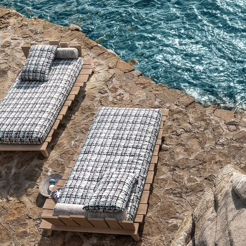 Kilt garden coffee table