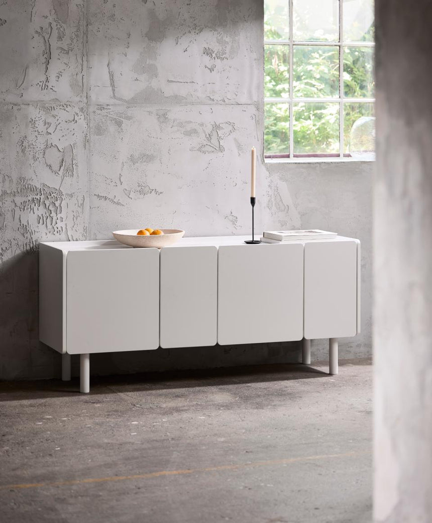 Bera komód – MDF felülettel és fém lábakkal