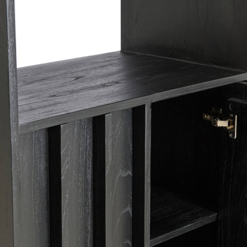 Lavinio fa nyitott kabinet