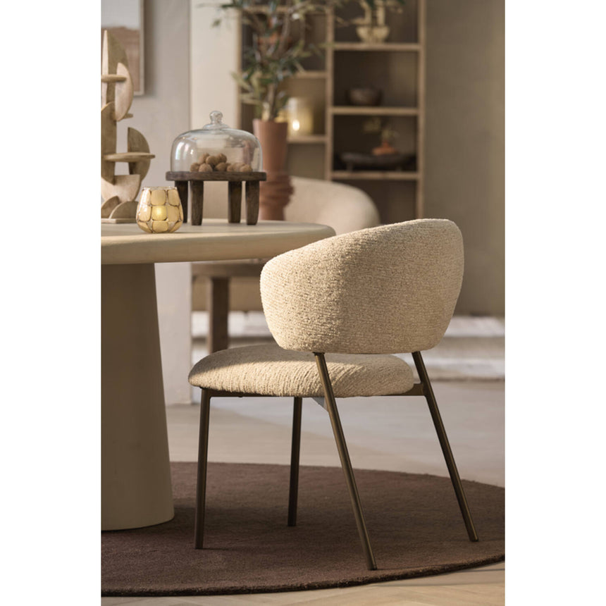 Tibalt étkezőszék – Elegáns megjelenés, antik bronz vázzal