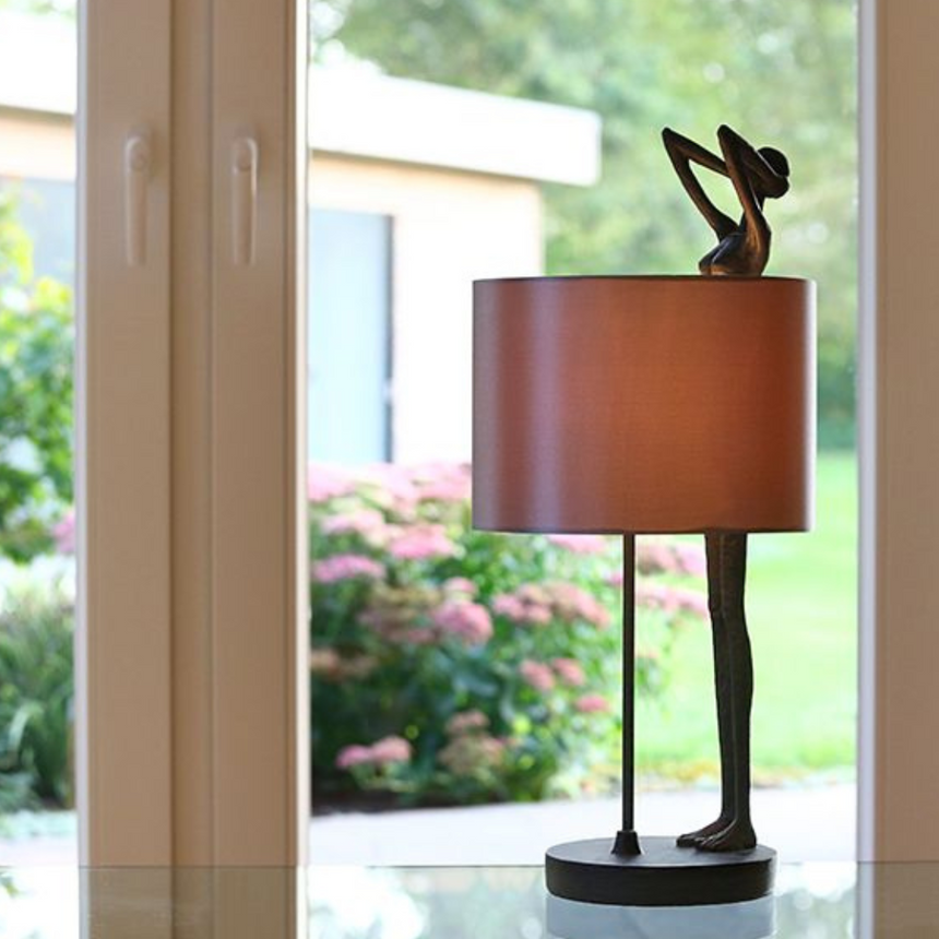 Lady műgyanta asztali lámpa