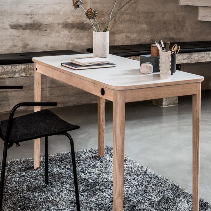 Skovby 131 íróasztal