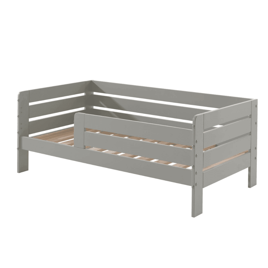 Peuterbed2 wooden children's bed, 70x140 with bed frame