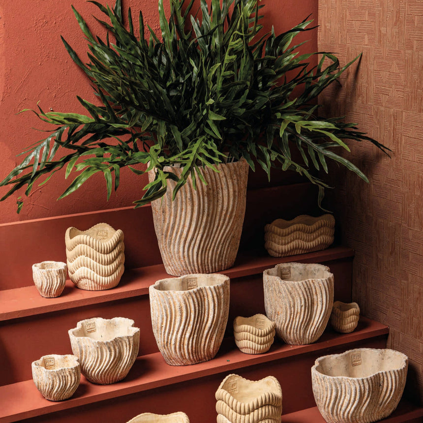 Robbien beton virágtartó