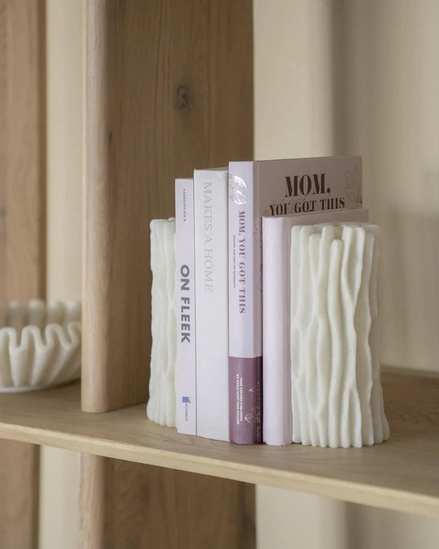 Daria resin bookshelf