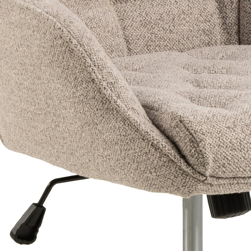 Erik curly rolling chair