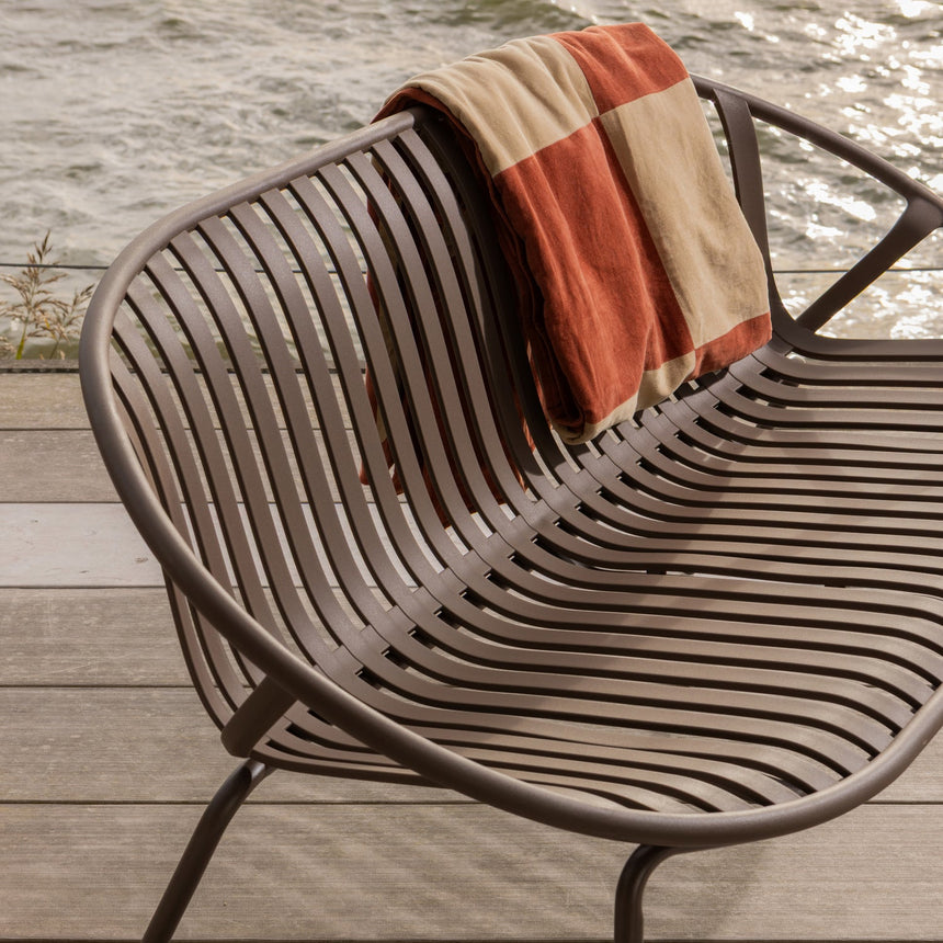 Bruce kerti pad – Játékos design és tartós kivitel