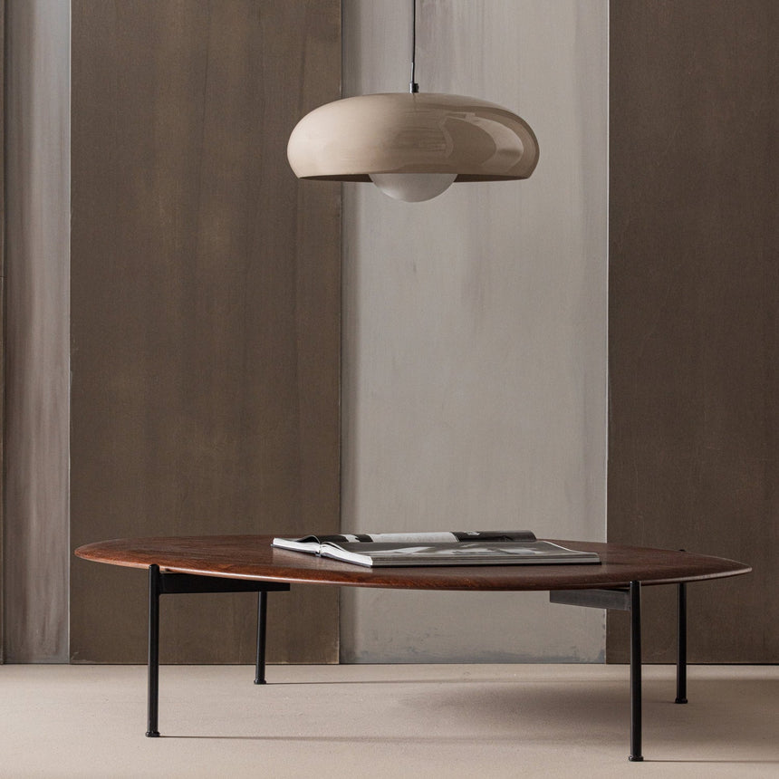 Kota dohányzóasztal – Meleg barna furnér, modern fém lábakkal