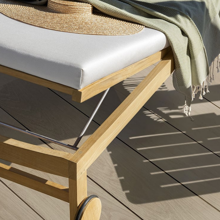 Kilt garden coffee table