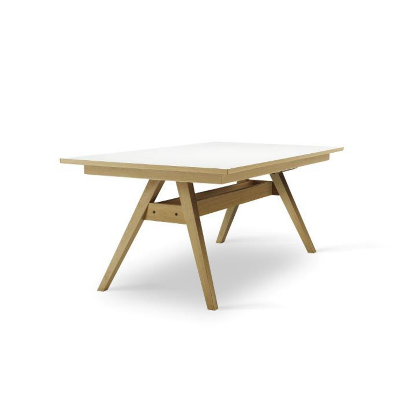 Skovby 11 bővíthető étkezőasztal