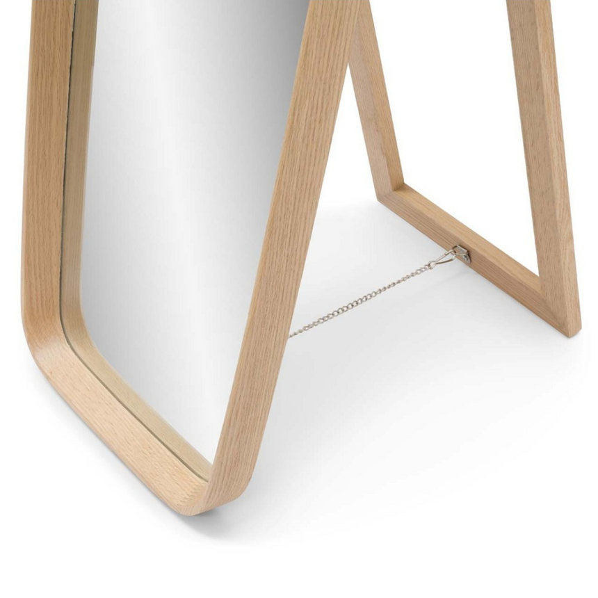 Meghan fa állótükör