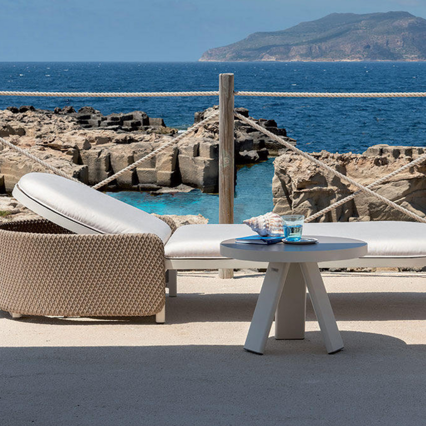 Esedra kerti dohányzóasztal