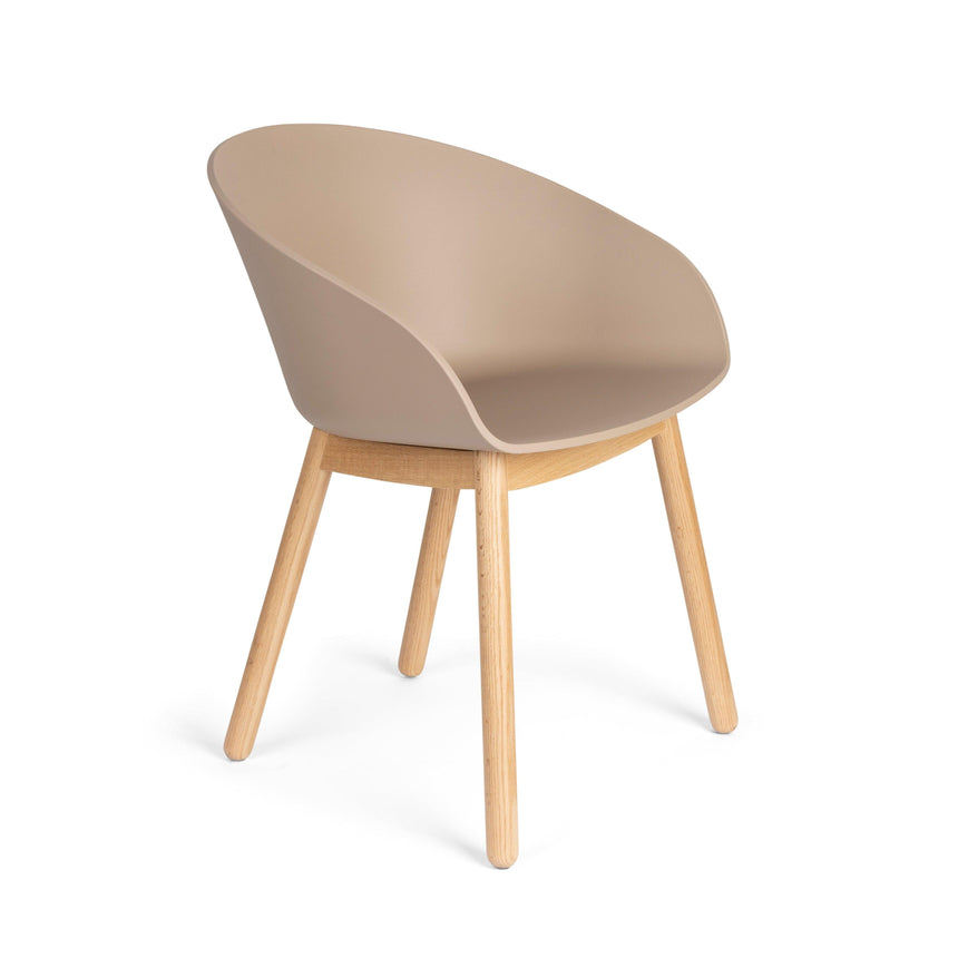 Void PP chair with armrests and natural legs